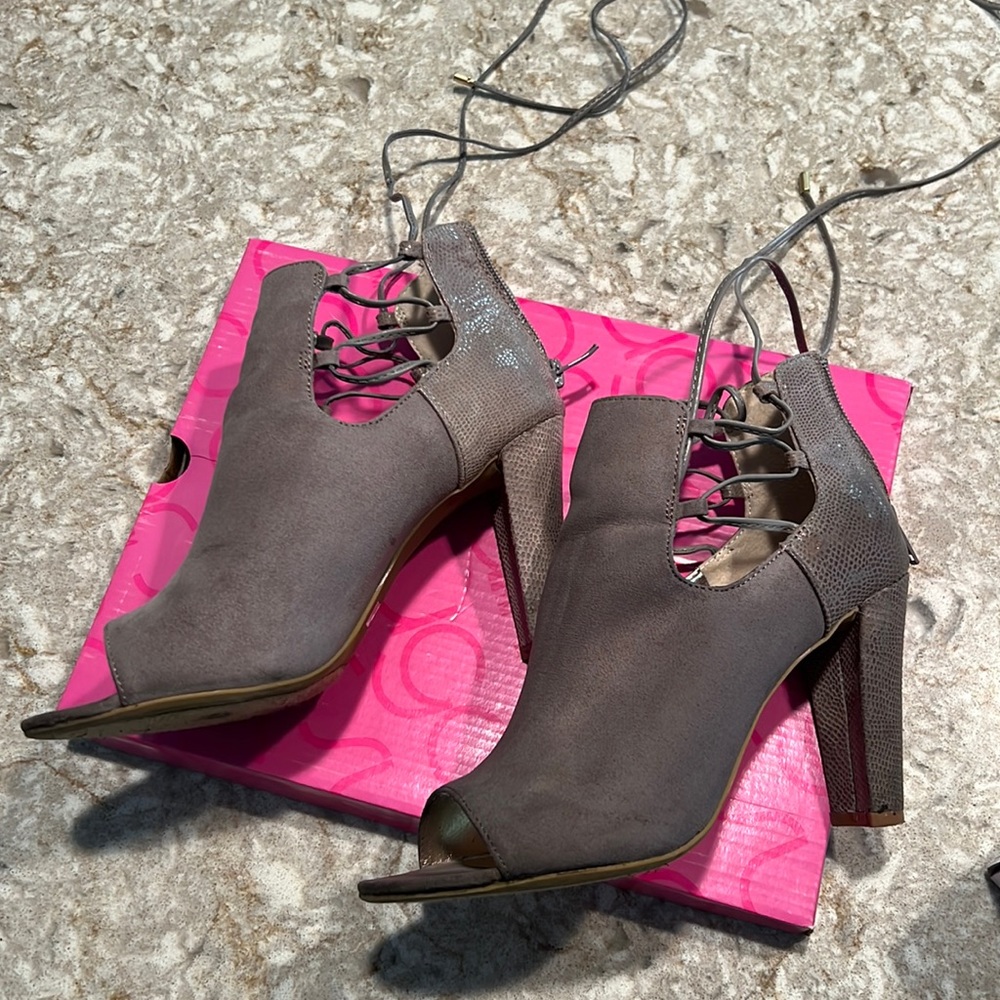 Women’s lace up gray heels